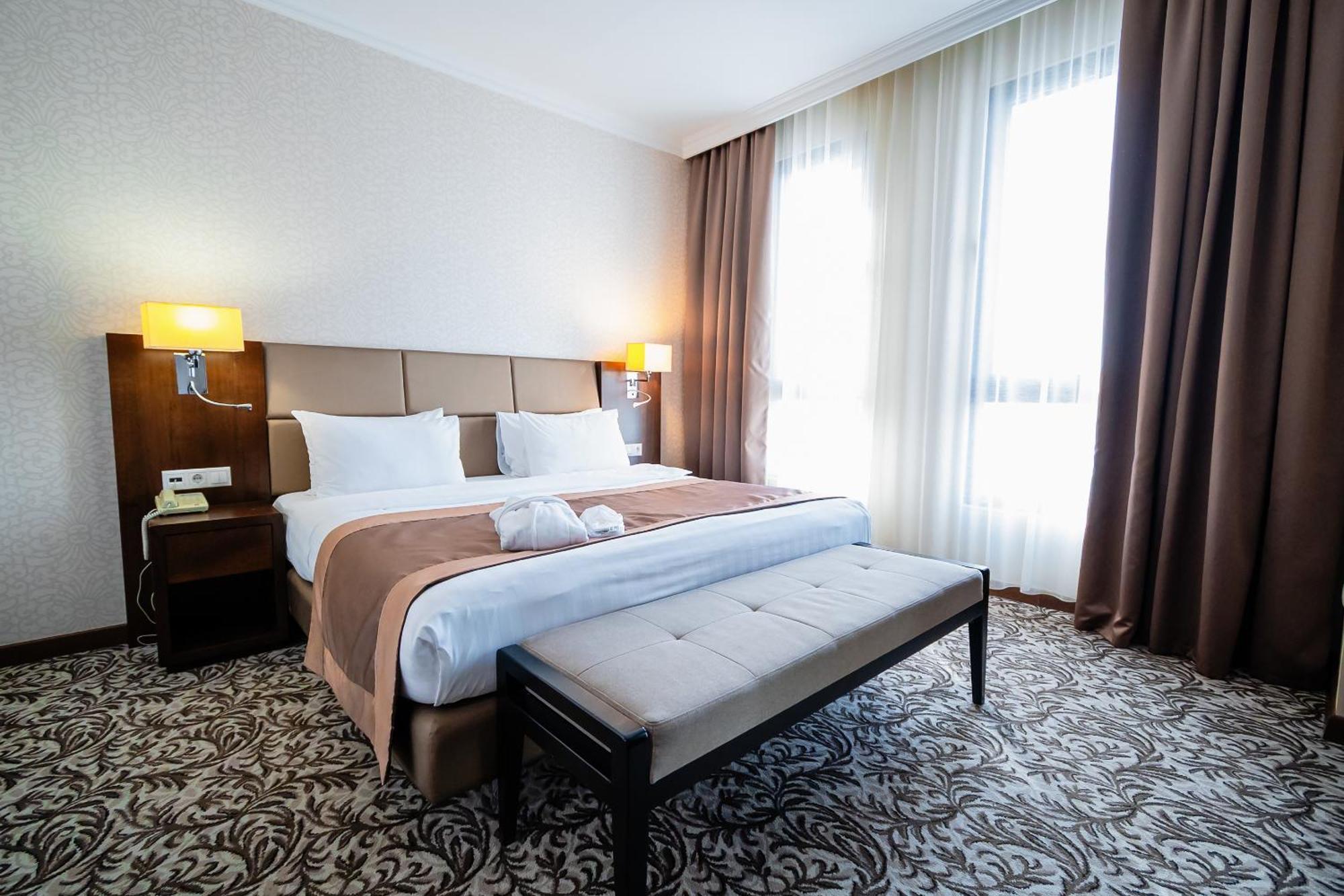 Holiday Inn Aktau By Ihg Luaran gambar